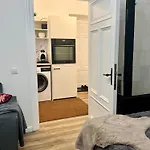Stylish Stay In Eveles Street