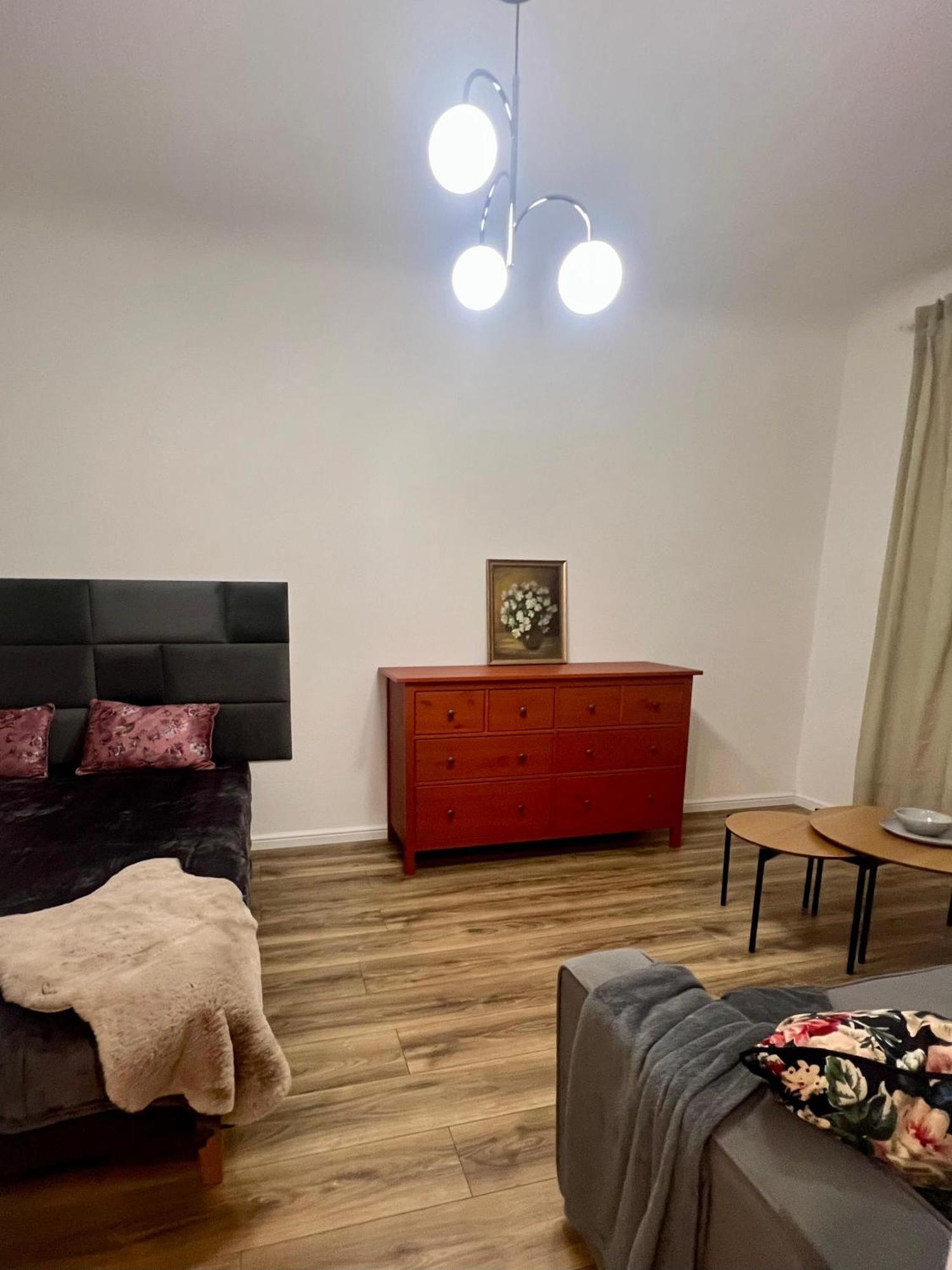 Stylish In Eveles Street Appartement